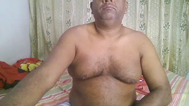 Snapshot of Beargryzzly chatting on 01/04/25, 11:43 Beargryzzly online show from 01/04/25, 11:43