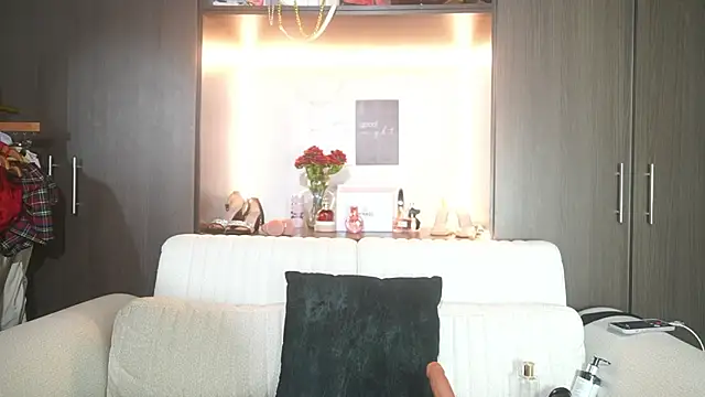 katlyn martins online show from 06/14/26, 07:27