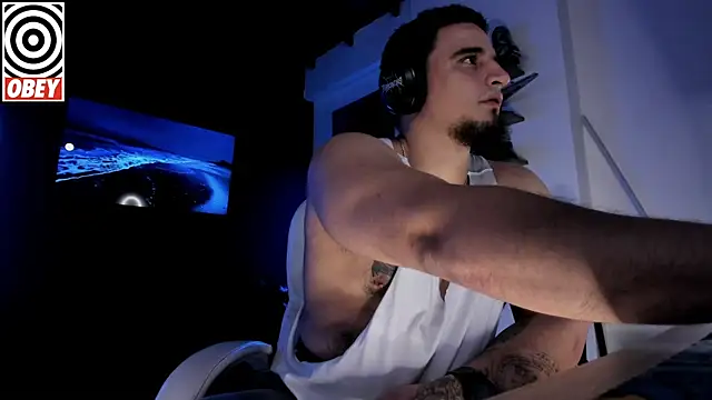 kingbear777 online show from 10/03/25, 01:57