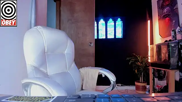 Snapshot of kingbear777 chatting on 12/01/25, 04:06 kingbear777 online show from 12/01/25, 04:06