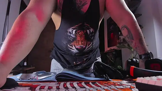 kingbear777 online show from 06/03/26, 06:27