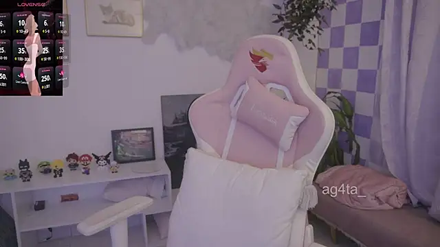 Snapshot of Ag4ta_ chatting on 10/25/25, 11:43 Ag4ta online show from 10/25/25, 11:43