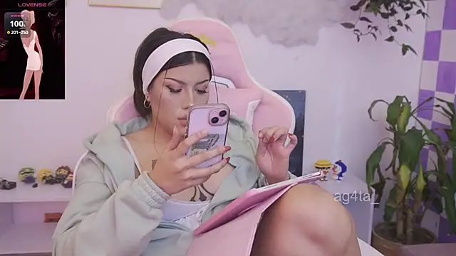 Snapshot of Ag4ta_ chatting on 11/08/25, 01:39 Ag4ta online show from 11/08/25, 01:39