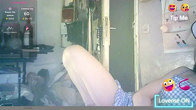 Snapshot of lorena789 chatting on 10/06/25, 01:19 lorena789 online show from 10/06/25, 01:19