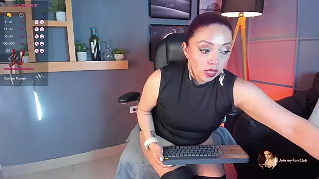 helenaduque  online show from 12/13/24, 12:50