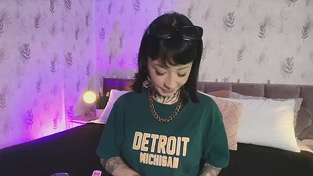 Snapshot of Scolw chatting on 11/05/25, 08:42 Scolw online show from 11/05/25, 08:42