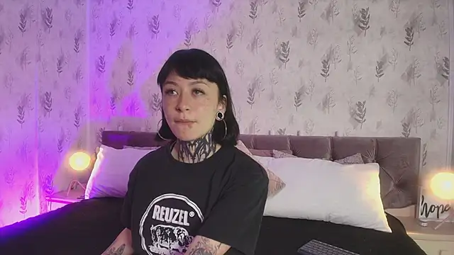 Snapshot of Scolw chatting on 11/06/25, 08:10 Scolw online show from 11/06/25, 08:10