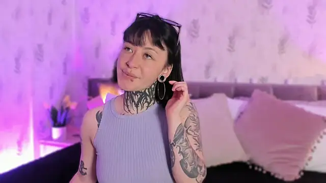 Snapshot of Scolw chatting on 11/11/25, 08:09 Scolw online show from 11/11/25, 08:09