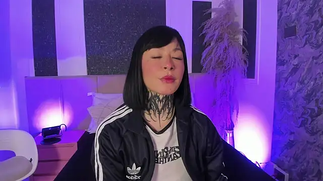 Snapshot of Scolw chatting on 12/01/25, 12:54 Scolw online show from 12/01/25, 12:54