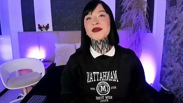 Snapshot of Scolw chatting on 12/04/25, 12:14 Scolw online show from 12/04/25, 12:14