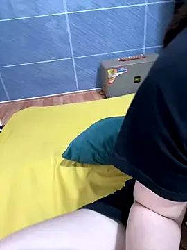 Suri amabel online show from 09/19/25, 04:47