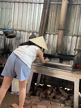 Suri amabel online show from 10/08/25, 04:32