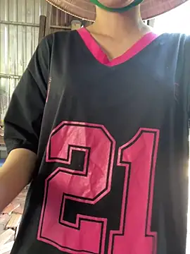 Suri amabel online show from 10/20/25, 04:24