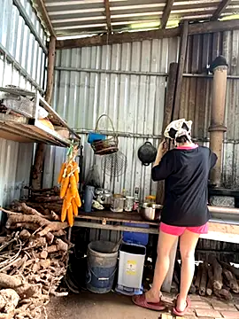 Suri amabel online show from 10/22/25, 02:56