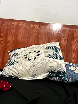 Suri amabel online show from 10/22/25, 03:34