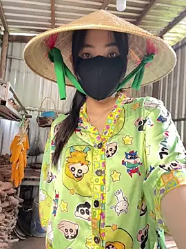 Suri amabel online show from 10/24/25, 04:31