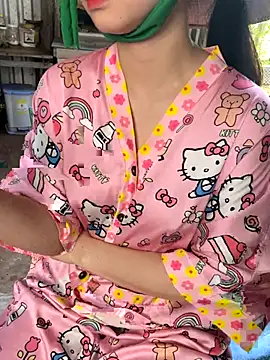 Suri amabel online show from 10/27/25, 04:49