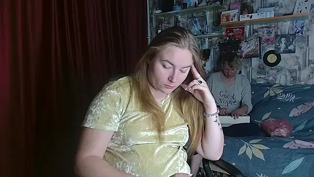 Snapshot of ElenaMaeer chatting on 09/21/25, 01:24 ElenaMaeer online show from 09/21/25, 01:24