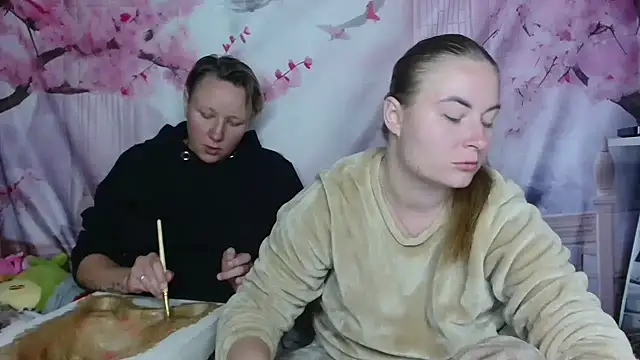 Snapshot of ElenaMaeer chatting on 09/25/25, 02:54 ElenaMaeer online show from 09/25/25, 02:54