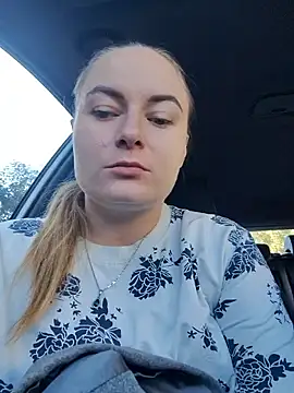 Snapshot of ElenaMaeer chatting on 09/26/25, 10:41 ElenaMaeer online show from 09/26/25, 10:41