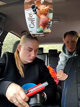 Snapshot of ElenaMaeer chatting on 09/29/25, 12:43 ElenaMaeer online show from 09/29/25, 12:43