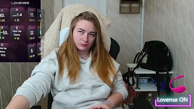 Snapshot of ElenaMaeer chatting on 11/15/25, 09:06 ElenaMaeer online show from 11/15/25, 09:06