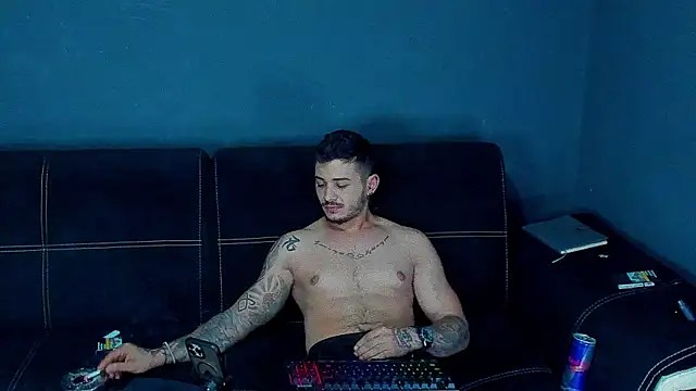 Snapshot of chrismaster12 chatting on 03/20/25, 12:22 chrismaster12 online show from 03/20/25, 12:22