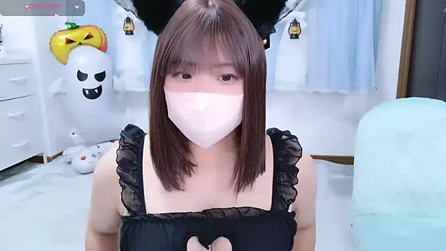 Snapshot of _mirai0917 chatting on 10/30/25, 11:11  mirai0917 online show from 10/30/25, 11:11