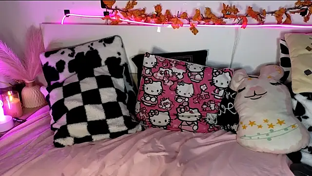 Snapshot of nicollewetpussy chatting on 11/20/25, 06:51 nicollewetpussy online show from 11/20/25, 06:51