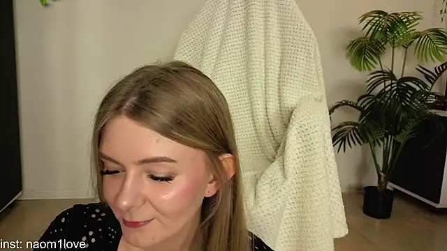 Naomi Girly online show from 11/19/25, 04:07