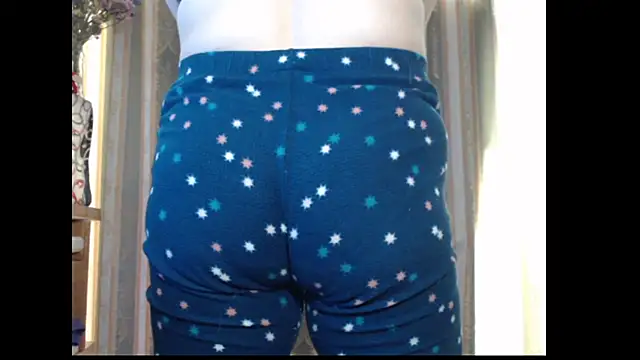 Snapshot of amorelara chatting on 10/20/25, 08:15 amorelara online show from 10/20/25, 08:15