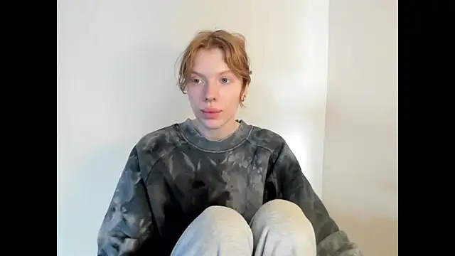 Snapshot of StellaDavis chatting on 11/18/25, 08:08 StellaDavis online show from 11/18/25, 08:08