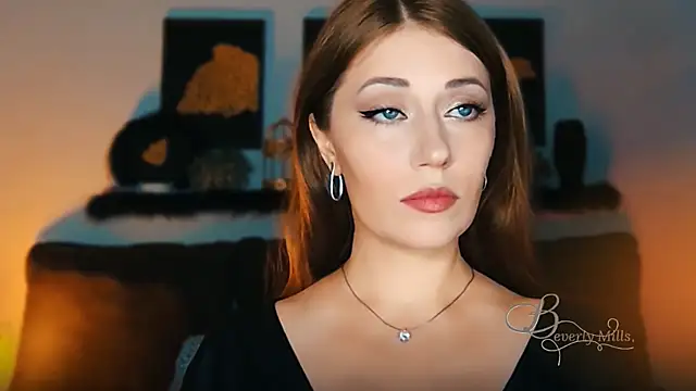 Snapshot of MissBeverlyMills chatting on 09/20/25, 05:58 MissBeverlyMills online show from 09/20/25, 05:58