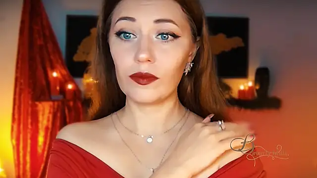 Snapshot of MissBeverlyMills chatting on 10/18/25, 02:58 MissBeverlyMills online show from 10/18/25, 02:58