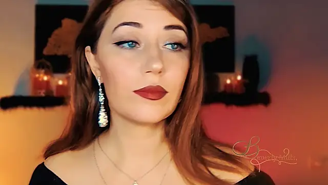 Snapshot of MissBeverlyMills chatting on 11/02/25, 02:25 MissBeverlyMills online show from 11/02/25, 02:25