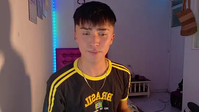 Snapshot of santi-fabulous chatting on 12/18/25, 03:01 santi-fabulous online show from 12/18/25, 03:01