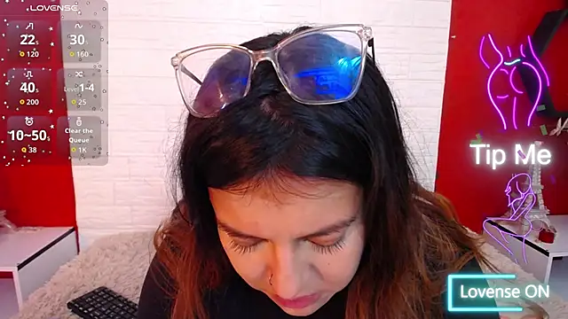 Snapshot of _poison_sweet chatting on 12/14/25, 05:51 poison sweet online show from 12/14/25, 05:51