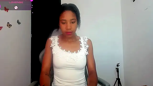 Snapshot of Nala_j8 chatting on 11/18/25, 02:32 Nala j8 online show from 11/18/25, 02:32