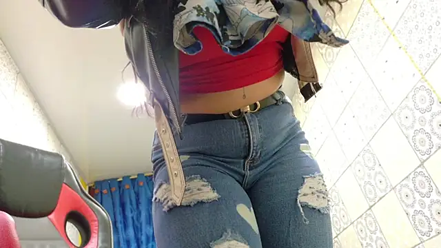 Snapshot of Lina23_ chatting on 10/16/25, 01:45 Lina23 online show from 10/16/25, 01:45