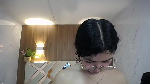 victoria castillo b online show from 11/19/25, 03:17