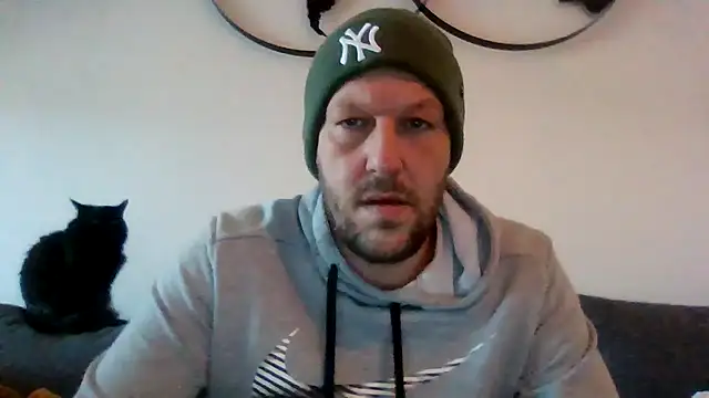 Snapshot of BennyLommy chatting on 11/28/25, 09:23 BennyLommy online show from 11/28/25, 09:23