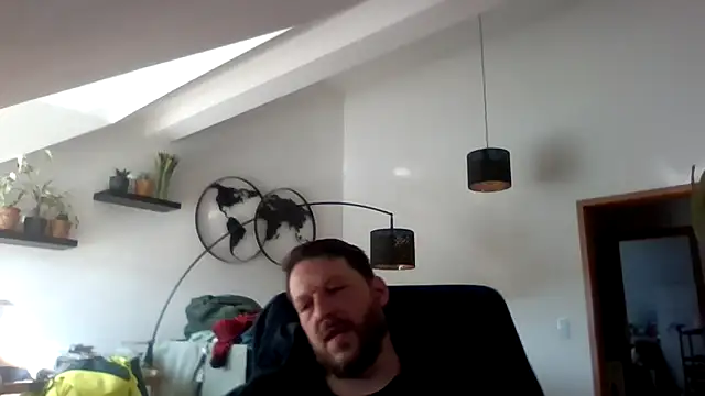 Snapshot of BennyLommy chatting on 03/19/26, 02:43 BennyLommy online show from 03/19/26, 02:43