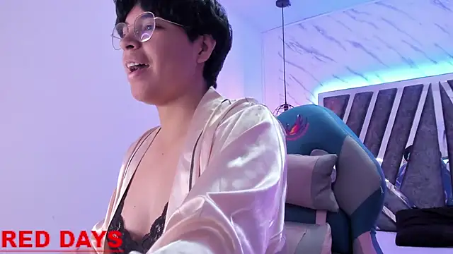 Emmapark  online show from 02/16/25, 04:42