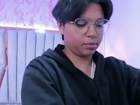 Emmapark  online show from 02/20/25, 06:46