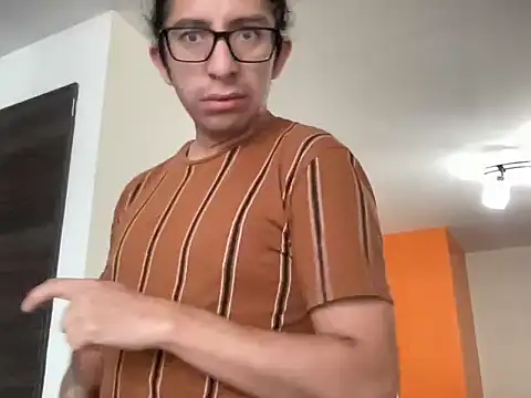 littlelatinhunter online show from 10/28/25, 12:19