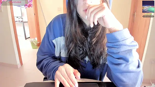 bella apont online show from 12/12/24, 09:51