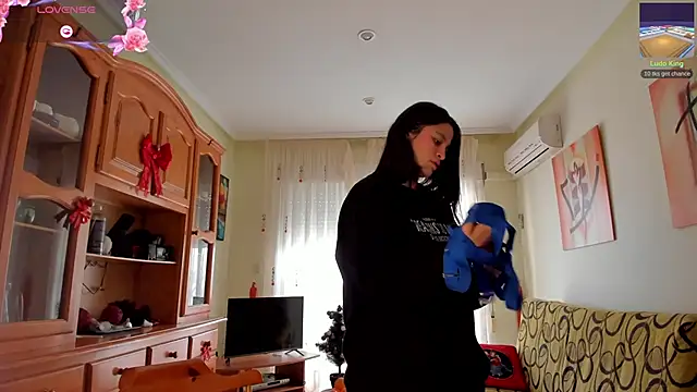 bella apont online show from 12/26/24, 10:37