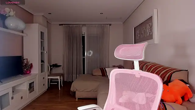 Snapshot of bella_apont chatting on 10/29/25, 09:27 bella apont online show from 10/29/25, 09:27