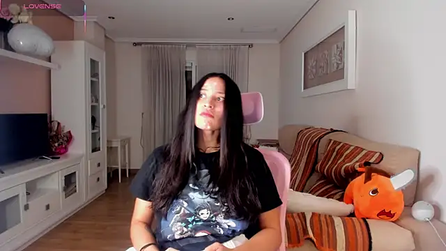 Snapshot of bella_apont chatting on 11/07/25, 11:05 bella apont online show from 11/07/25, 11:05