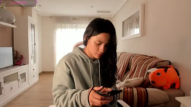 Snapshot of bella_apont chatting on 11/24/25, 10:48 bella apont online show from 11/24/25, 10:48